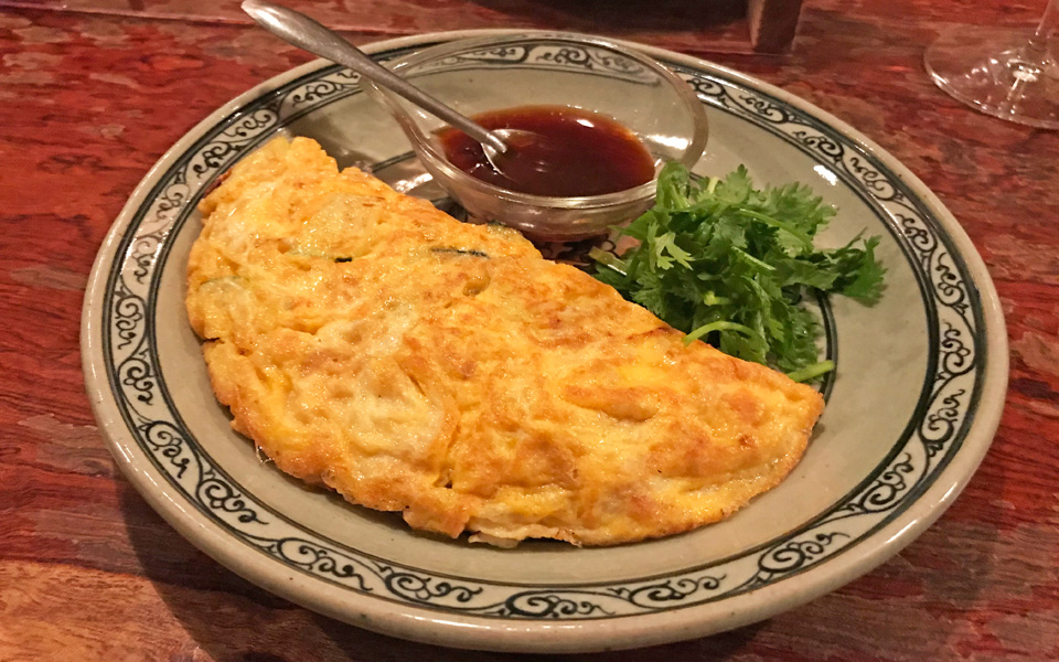 『季節料理・酒処 さそう』の「モロッコいんげんとズッキーニの玉子焼き チリポン酢ソース」