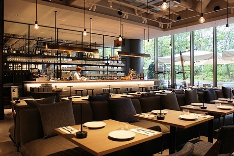 『RACINES AOYAMA』店内