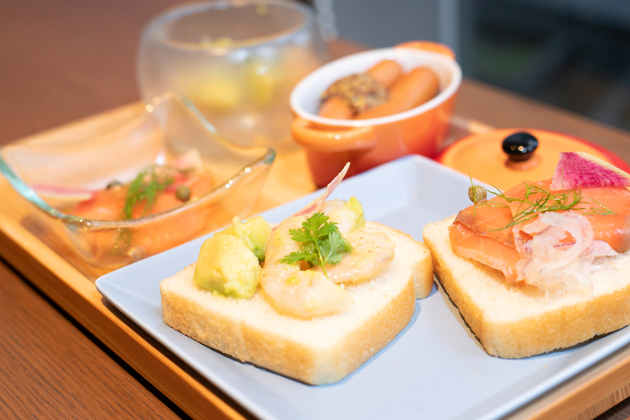 「銀座朝食ラボ」のパン朝食