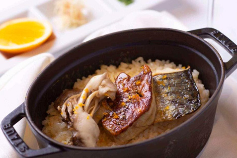 「aoyama bouchon amuser」の「フォアグラと焼き鯖のSTAUBご飯」
