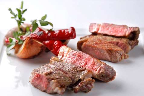 『SAMURAI dos Premium Steak House』のステーキ