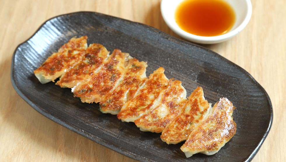 京都・祇園発『餃子歩兵』新宿に10/20オープン！ビブグルマンにも選ばれた餃子専門店