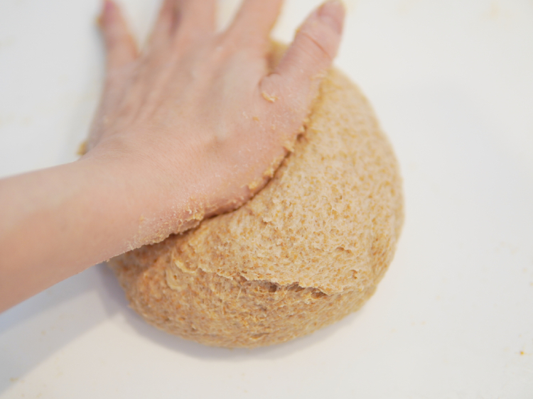 簡単に作れる全粒粉100％パンのレシピ