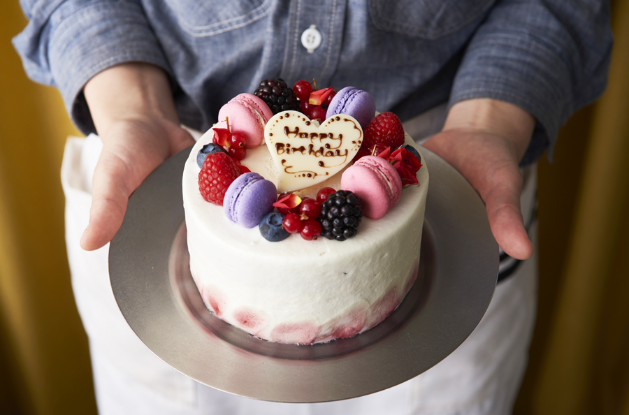 「d'une rarete(デュヌラルテ)」のバースデーケーキ-