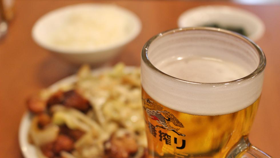 『肉野菜炒め ベジ郎』の「ビール」