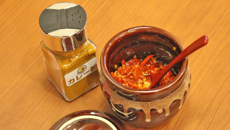 『肉野菜炒め ベジ郎』の「卓上調味料」
