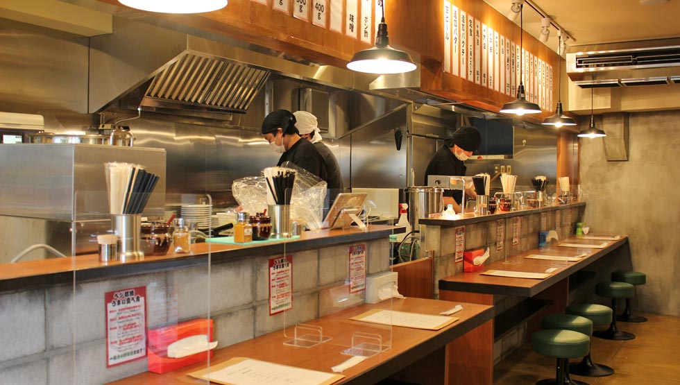 『肉野菜炒め ベジ郎』の店内