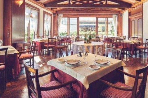 「Ristorante-italiano Etruschi」の店内