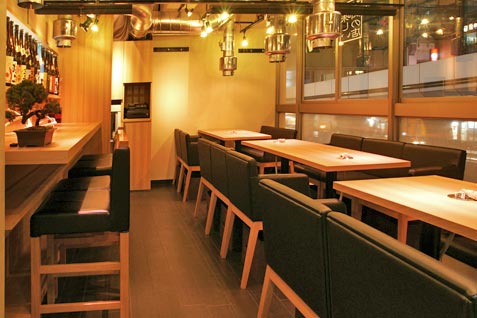 『美味しいお肉の店 やまの』の隠れ家的な空間