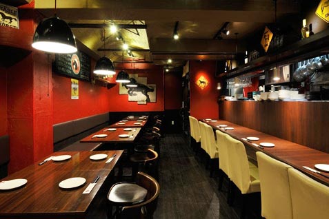 『SAKURA馬ール 湯島御徒町店』の落ち着いた雰囲気のスタイリッシュな空間