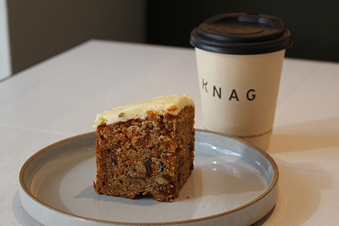 『KNAG（ナグ）』のキャロットケーキ