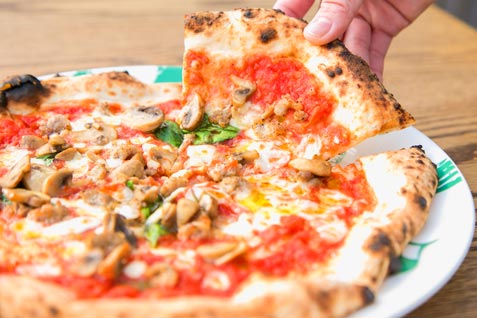 「Mano－e－Mano Pizzeria＆Trattoria」のピッツァ