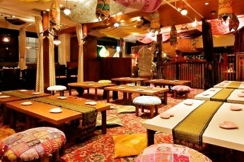 「TOMBOY 106 モアイカフェ 渋谷道玄坂店」の店内