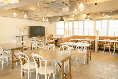 「EMANON THE SOUL SHARE KITCHEN」の店内