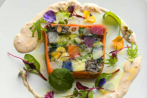 「BISTRO INOCCHI」の「50種の彩り野菜と穀物のテリーヌ」
