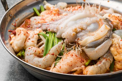 『韓国創作料理 CHAEEUN』の「踊るタコのナッコプセ」