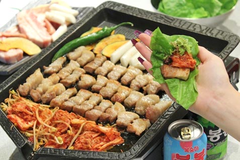 『韓国料理 サムギョプサル ナッコプセ ばぶばぶ 梅田店』の「15種の野菜で包む選べるヘルシーサムギョプサル食べ放題」