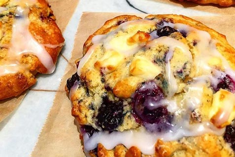 【ダクトコーヒーラボ】の「パフィン（ブルーベリー＆クリームチーズ）」