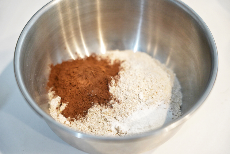 小麦粉不使用！簡単に作れるオートミールチョコマフィンレシピ