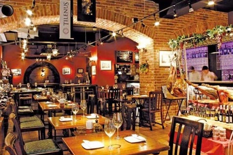 『Spain Club Gourmeteria y Bodega銀座』の店内