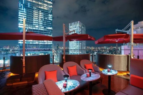 「CE LA VI RESTAURANT & SKY BAR」のテラス席 「CE LA VI RESTAURANT & SKY BAR」のテラス席