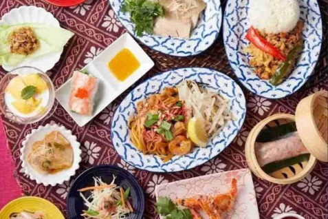 「本格タイ料理レストラン 新宿ランブータン」のビュッフェ例