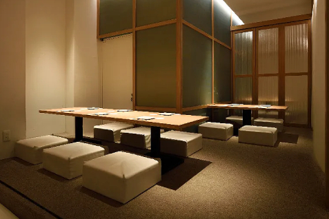 「KICHIRI MOLLIS 新宿通り」の店内
