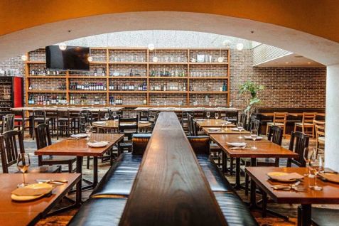 「PIZZA SALVATORE CUOMO & BAR 新宿」の店内