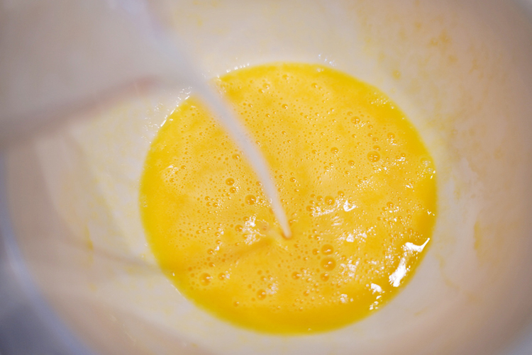 【簡単！発酵スイーツ】砂糖もバターも不使用！甘酒×オートミールのりんごプディングケーキレシピ