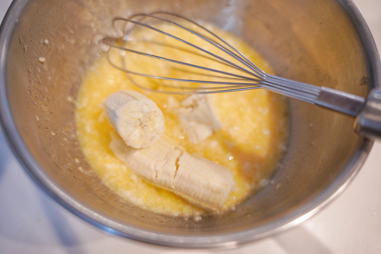【簡単！発酵スイーツ】砂糖もバターも不使用！甘酒×オートミールのチョコバナナケーキのレシピ