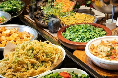 「本格タイ料理レストラン 新宿ランブータン」のビュッフェ例