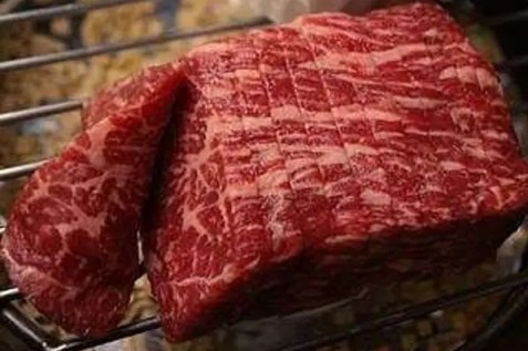 『燻製kitchen 五反田店』の「国産牛ヒレ肉の瞬間燻製」