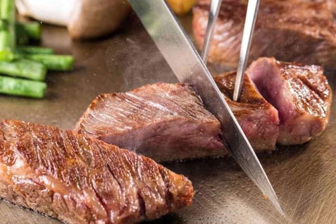 『くずし鉄板 あばぐら 恵比寿店』の美味しい肉料理