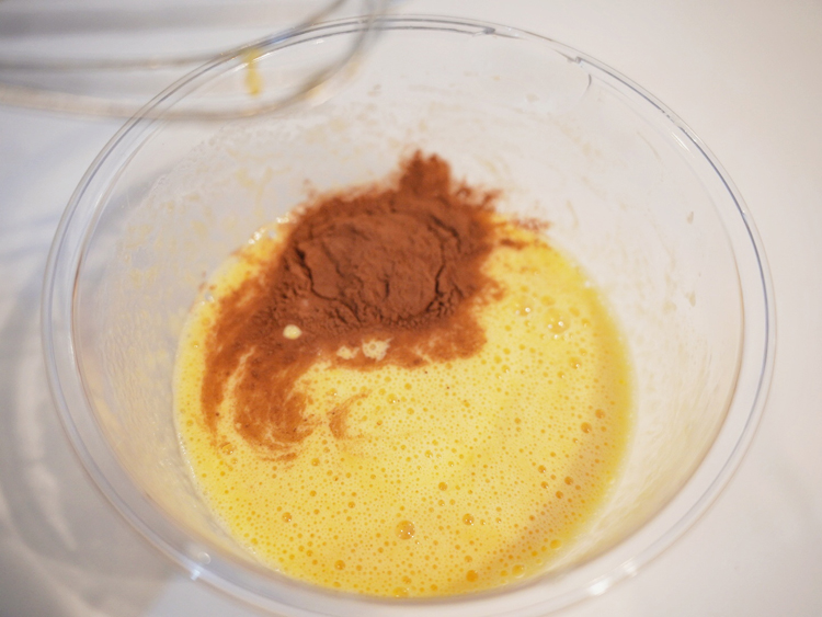 「材料ほぼ3つ！乳児も食べられる、簡単すぎるココア蒸しケーキ」のレシピ