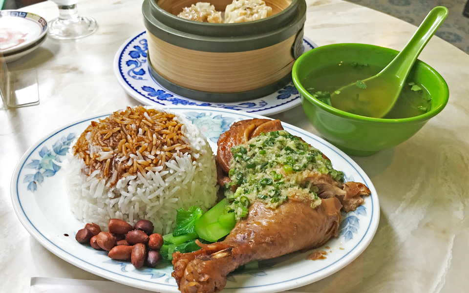 「香記豚記」のランチセット「鶏もも肉醬油煮ご飯」