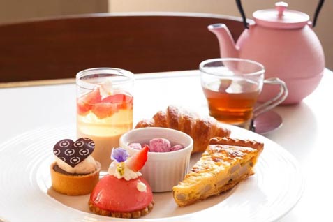 『SALON BAKE&TEA（サロン ベイクアンドティー）』の「オーダースイーツブッフェ」