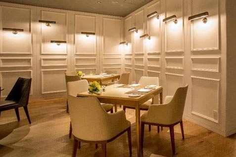『METROPOLITAN Grill（メトロポリタングリル）』のスタイリッシュ＆モダンな店内