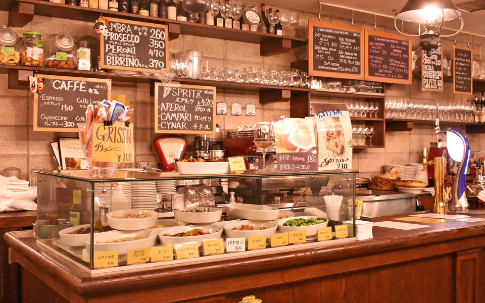 「イル・バーカロ」店内カウンターイメージ