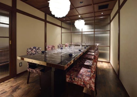 「銀座 肉料理 KOJIRO(小次郎)」の個室