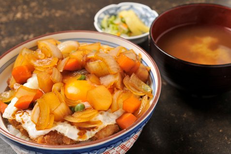 「小春軒」の「かつ丼」