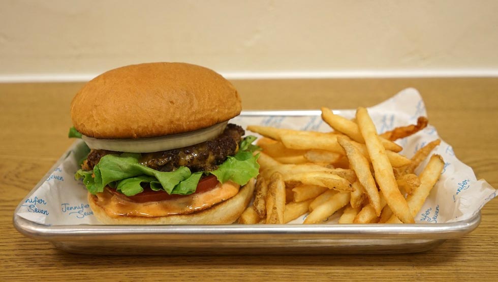 『Jennifer Seven』 原宿にオープン！秘密基地のようなバーガー屋が誕生!?
