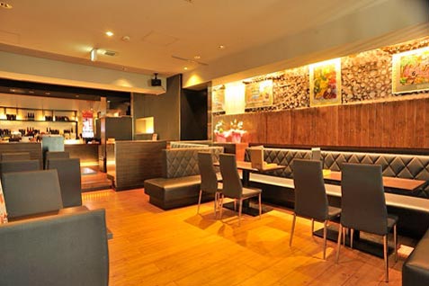 『マレー・アジアン・クイジーン』のスタイリッシュな店内