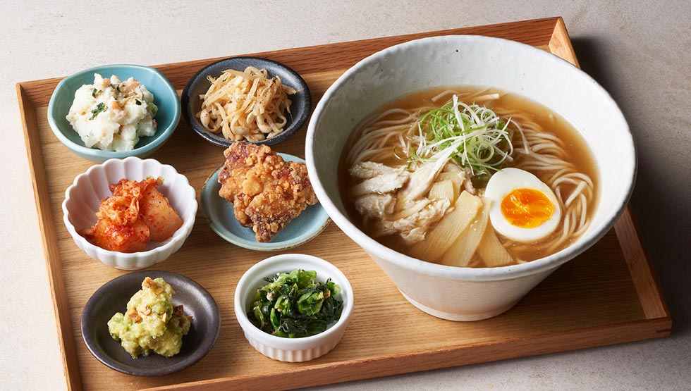 『発酵ラーメン izuru（いづる）』の「ラーメンと、いろどり6種」