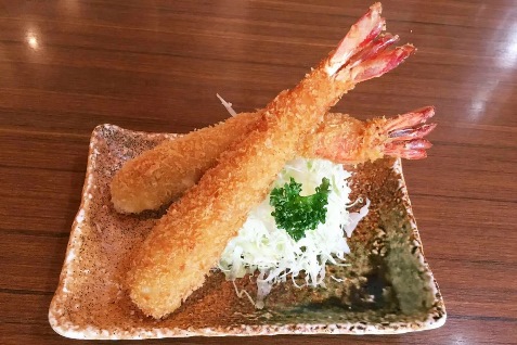 『まるは食堂 ラシック店』の海老フライ