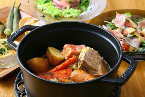 『ポトフ料理 ジョワ』の「すっきり牛骨塩スープのポトフ」