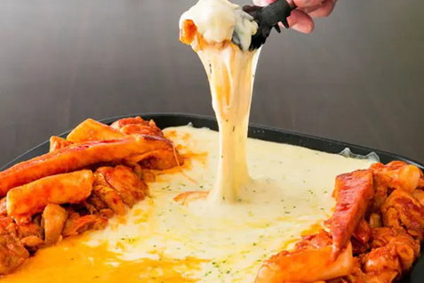 「韓国家庭料理フルハウス」の「チーズタッカルビ」