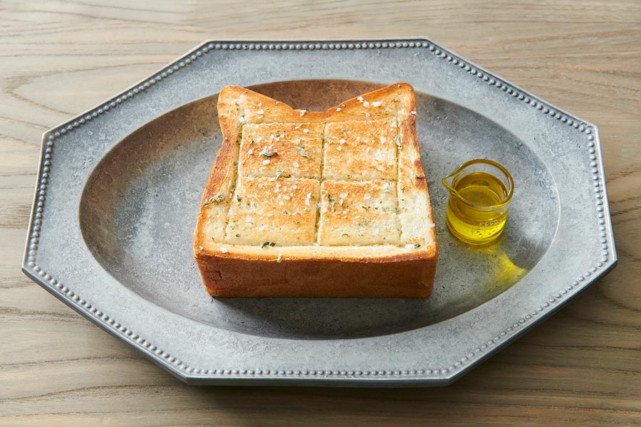 『プルミエメ』の「極厚鉄板チーズトースト」