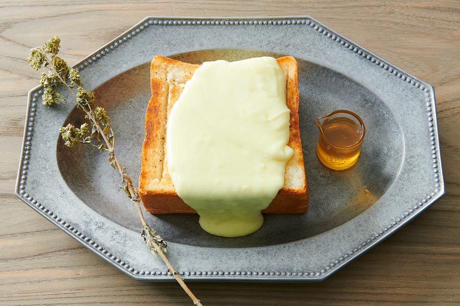 『プルミエメ』の「極厚鉄板チーズトースト」
