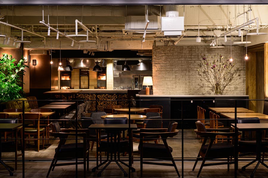 「SMOKE DOOR」の店内