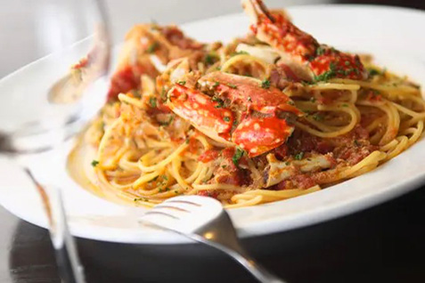 「テルツォ」の「ワタリガニのトマトソース スパゲティ」